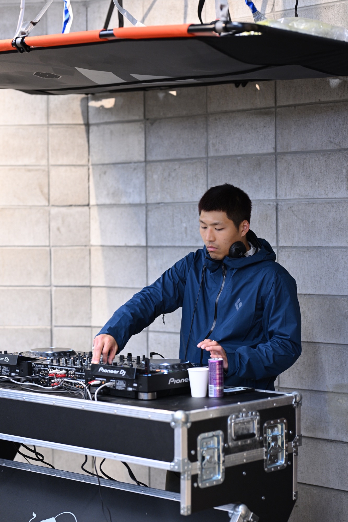 360 SOUNDS 박원빈 님의 디제잉은 BD 커뮤니티 룸을 너무 가볍거나 무겁지 않으면서도 모인 분들이 밍글링을 하기에 적절한 무드를 조성해 주셨다.